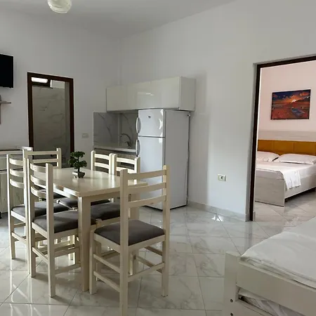 Hotel Xhorxho 3*